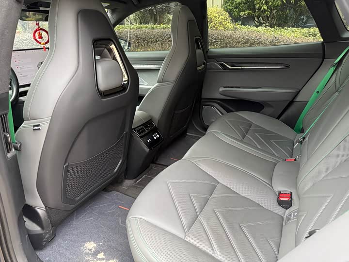 Фото 9 - Zeekr 001