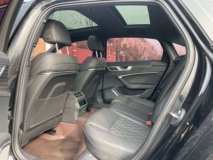 Фото 9 - Audi A6L