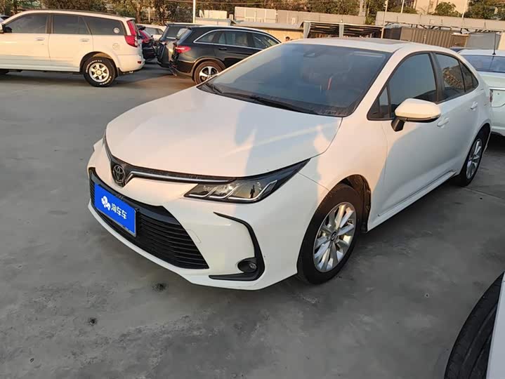 Фото 1 - Toyota Corolla