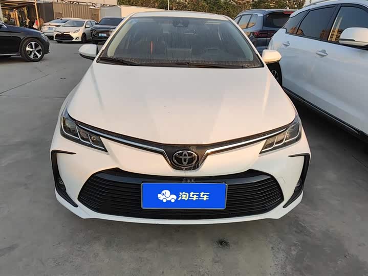 Фото 2 - Toyota Corolla