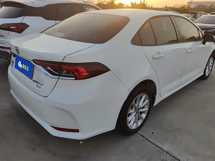 Фото 3 - Toyota Corolla