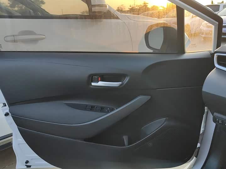 Фото 7 - Toyota Corolla