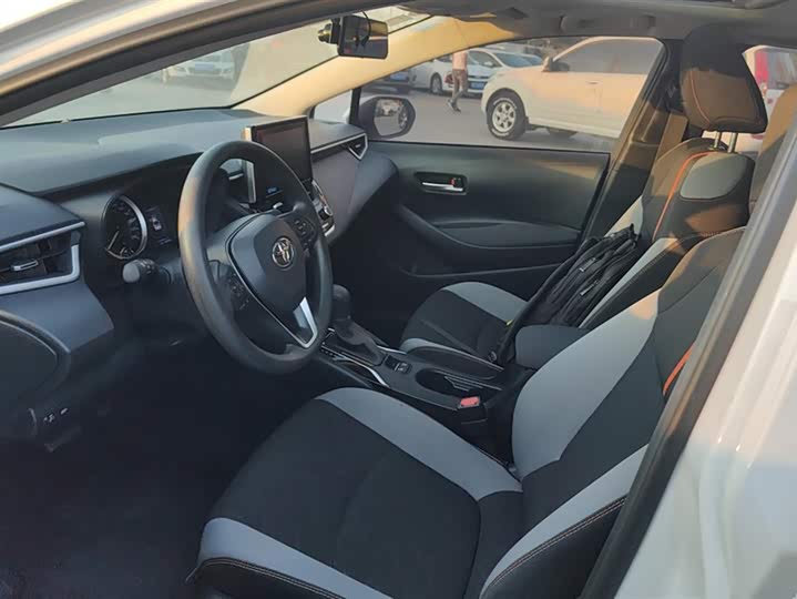 Фото 9 - Toyota Corolla