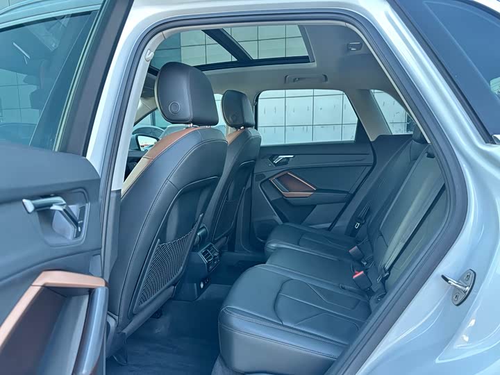 Фото 8 - Audi Q3