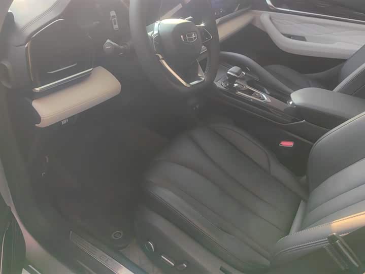 Фото 9 - Geely Monjaro