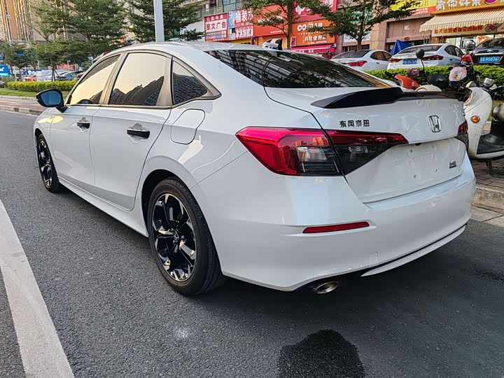 Фото 8 - Honda Civic