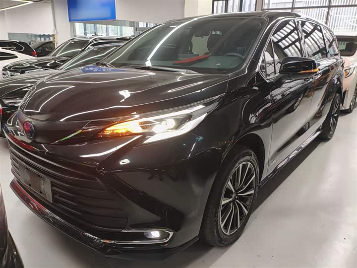 Фото 2 - Toyota Sienna