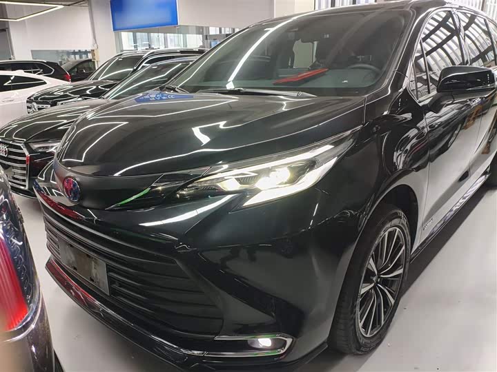 Фото 3 - Toyota Sienna