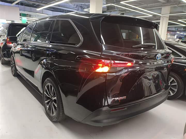 Фото 5 - Toyota Sienna