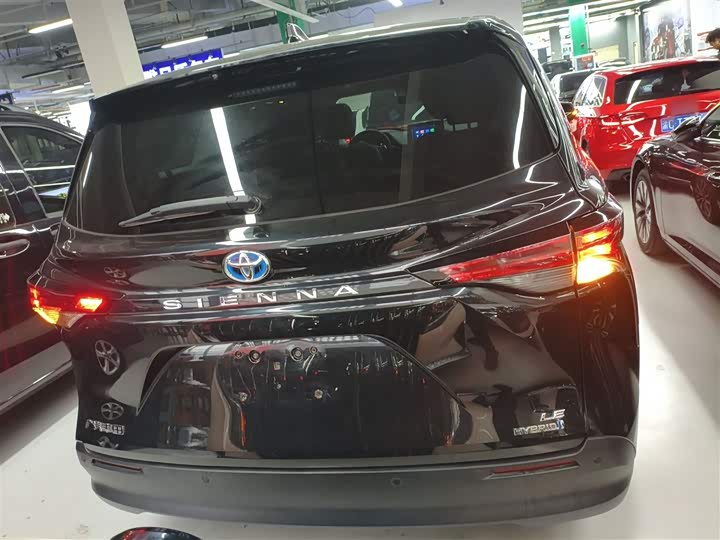 Фото 6 - Toyota Sienna