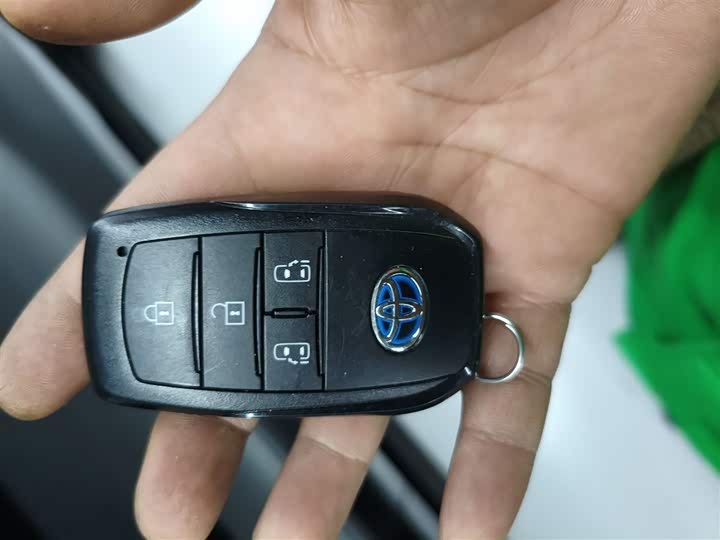 Фото 9 - Toyota Sienna