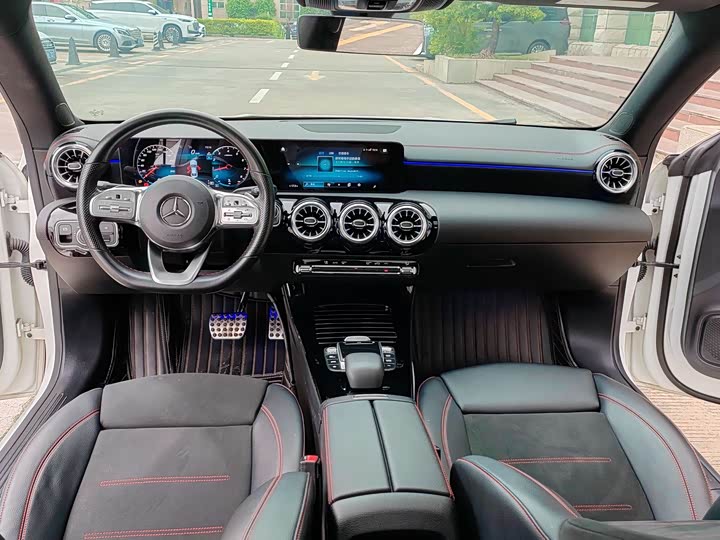 Фото 4 - Mercedes-Benz CLA-Class