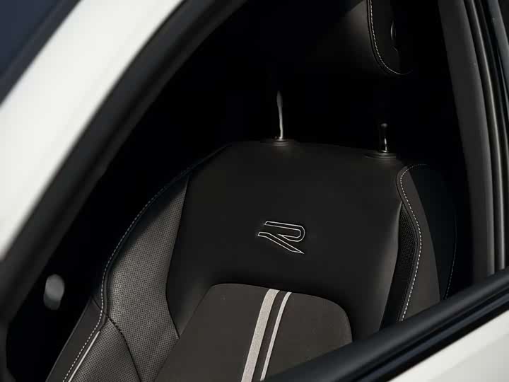 Фото 5 - Volkswagen Golf