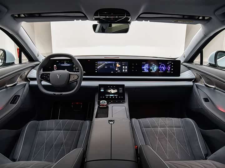 Фото 2 - Voyah Passion