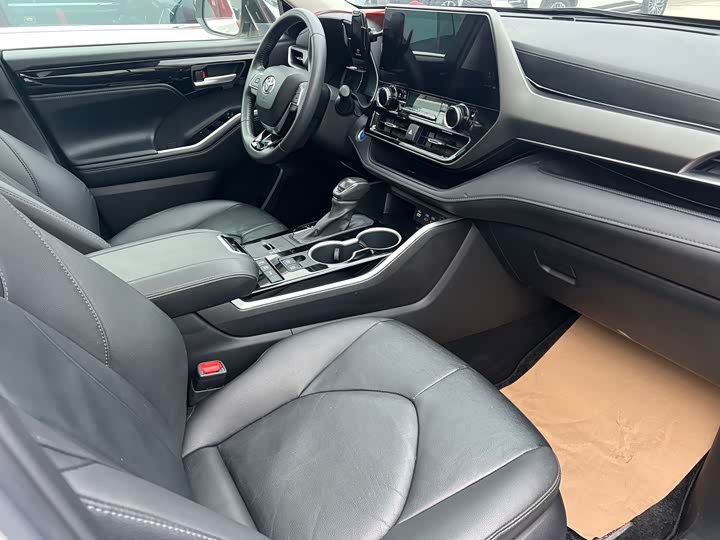 Фото 6 - Toyota Highlander