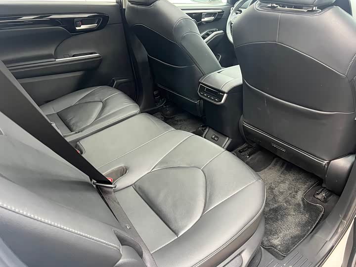 Фото 7 - Toyota Highlander