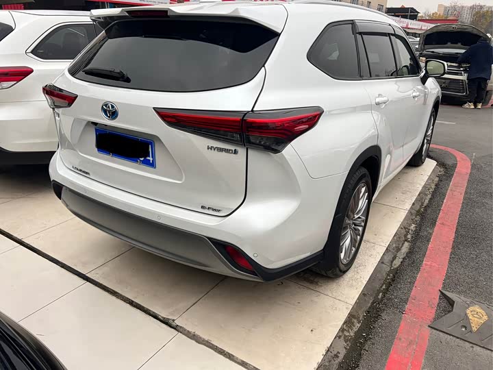 Фото 9 - Toyota Highlander