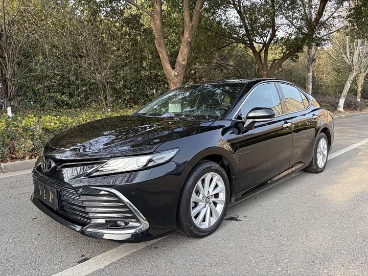 Фото 1 - Toyota Camry