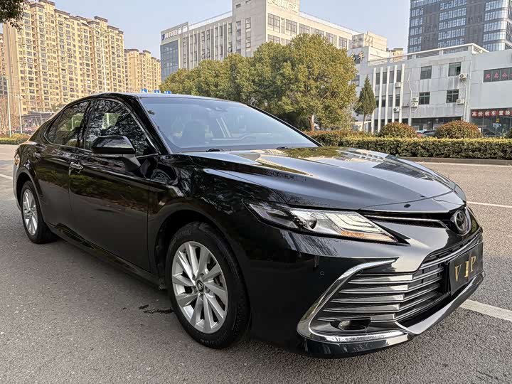 Фото 3 - Toyota Camry