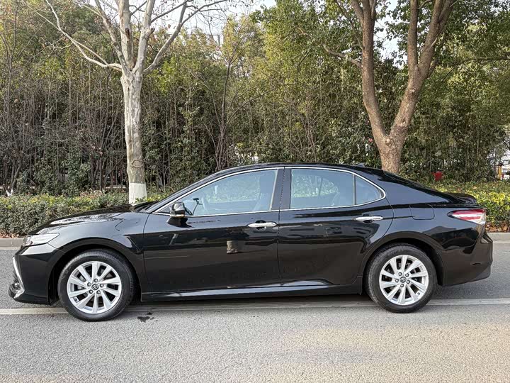 Фото 4 - Toyota Camry