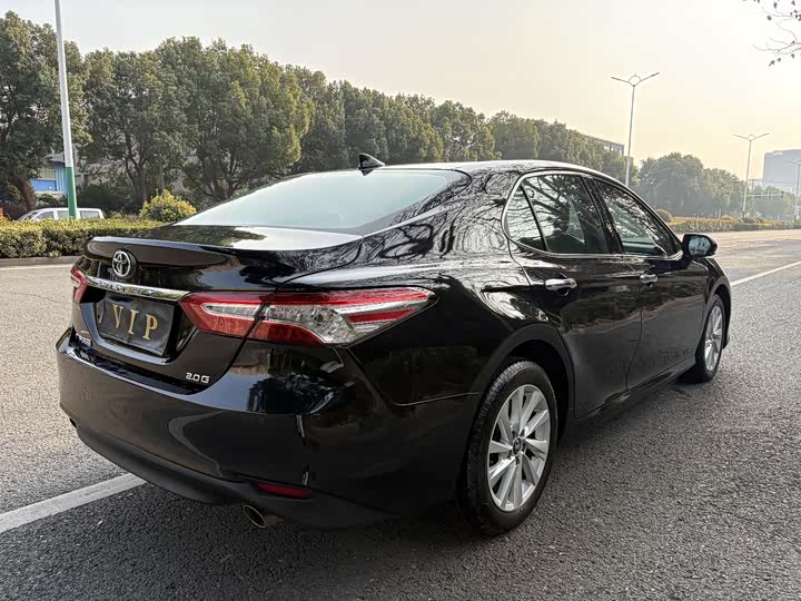 Фото 5 - Toyota Camry