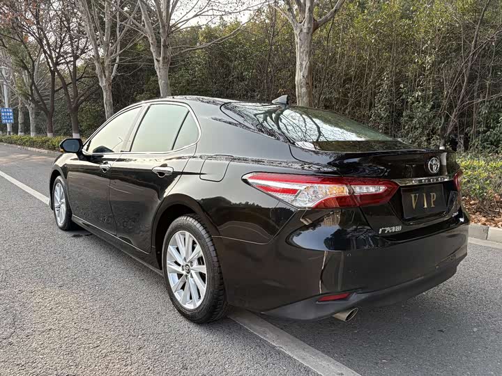 Фото 7 - Toyota Camry