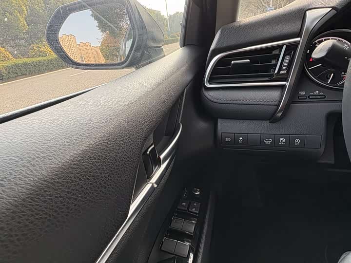 Фото 9 - Toyota Camry