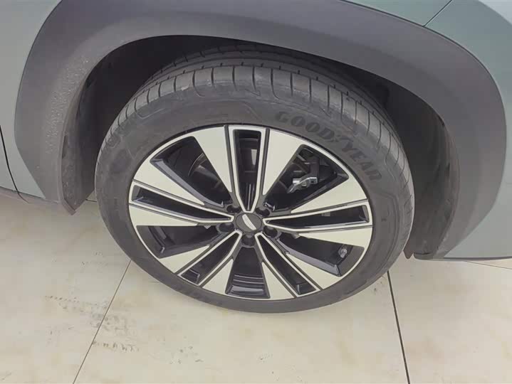 Фото 6 - Geely Atlas L