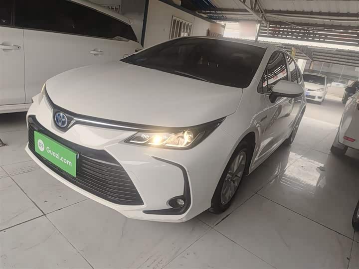 Фото 2 - Toyota Corolla