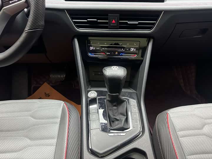 Фото 8 - Volkswagen Tiguan L Hybrid