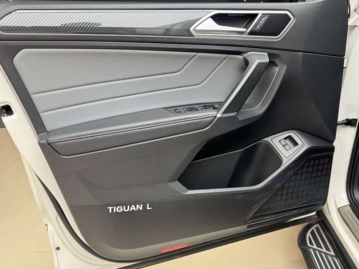 Фото 9 - Volkswagen Tiguan L Hybrid