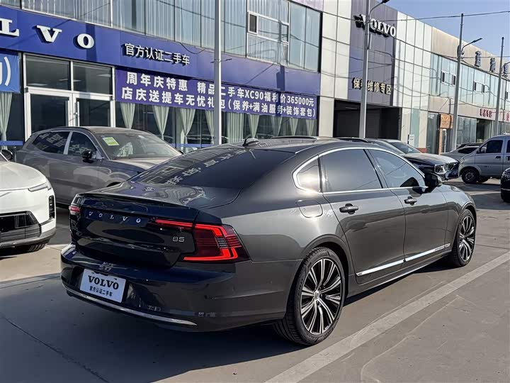 Фото 4 - Volvo S90