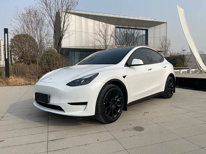 Фото 1 - Tesla Model Y