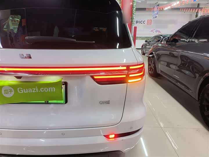 Фото 8 - LiXiang One