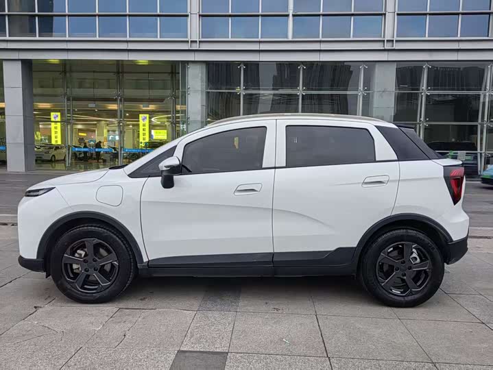 Фото 2 - Geely Geometry E Firefly