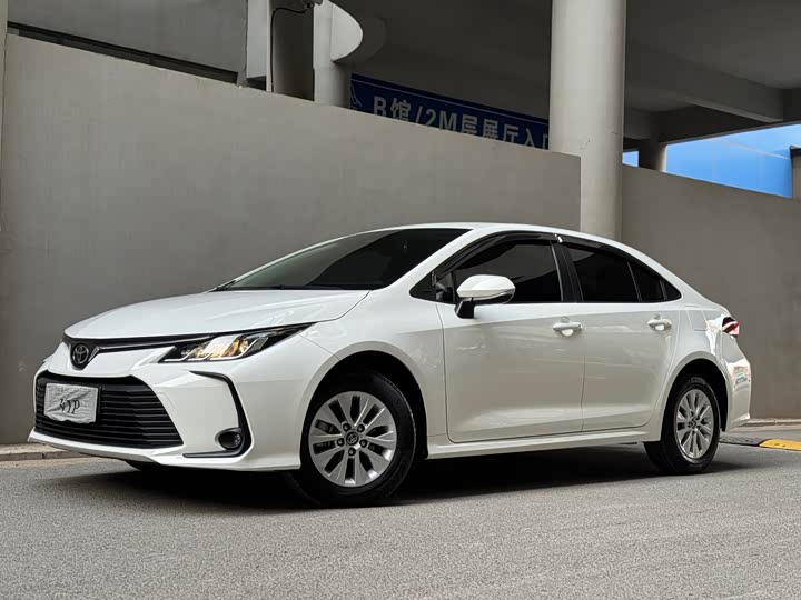 Фото 1 - Toyota Corolla