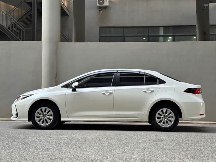 Фото 3 - Toyota Corolla