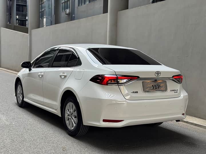 Фото 4 - Toyota Corolla