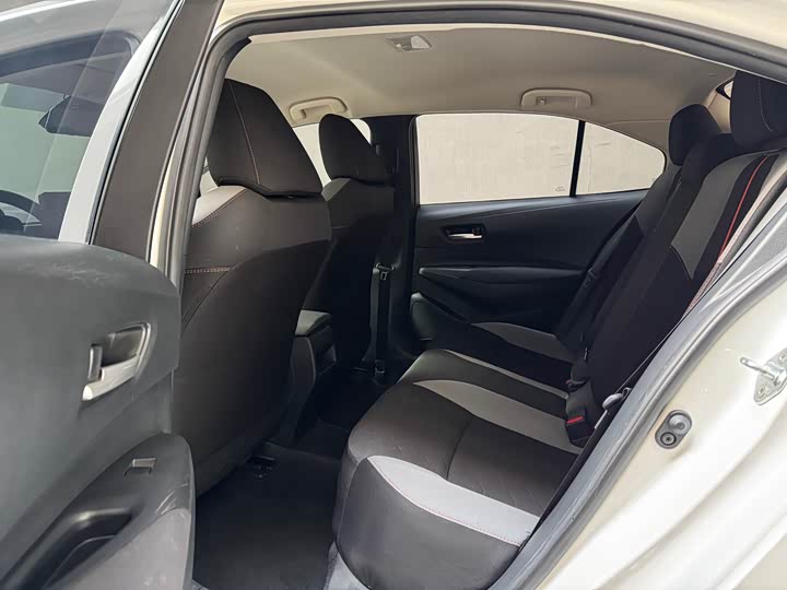 Фото 7 - Toyota Corolla