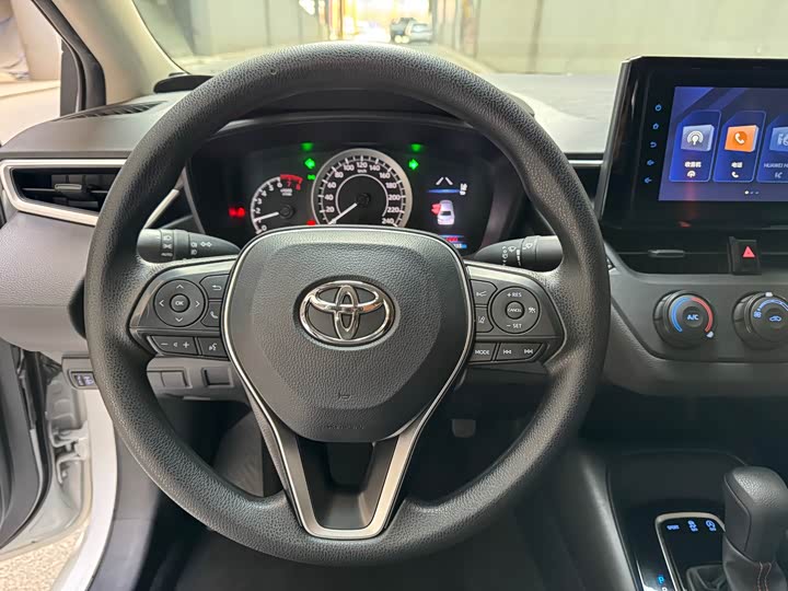 Фото 9 - Toyota Corolla