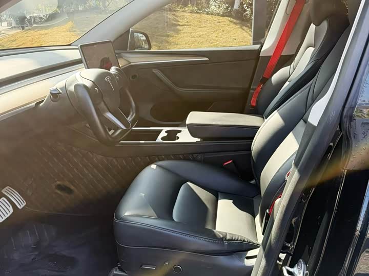 Фото 9 - Tesla Model Y