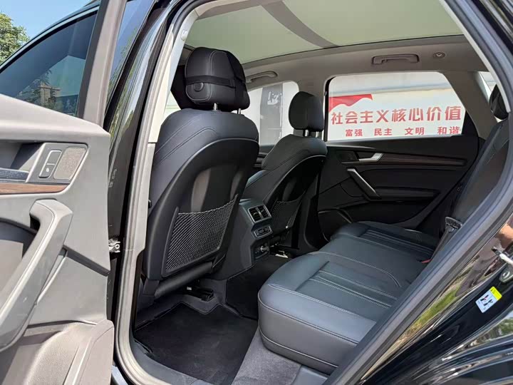 Фото 6 - Audi Q5L