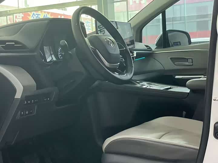 Фото 3 - Toyota Sienna