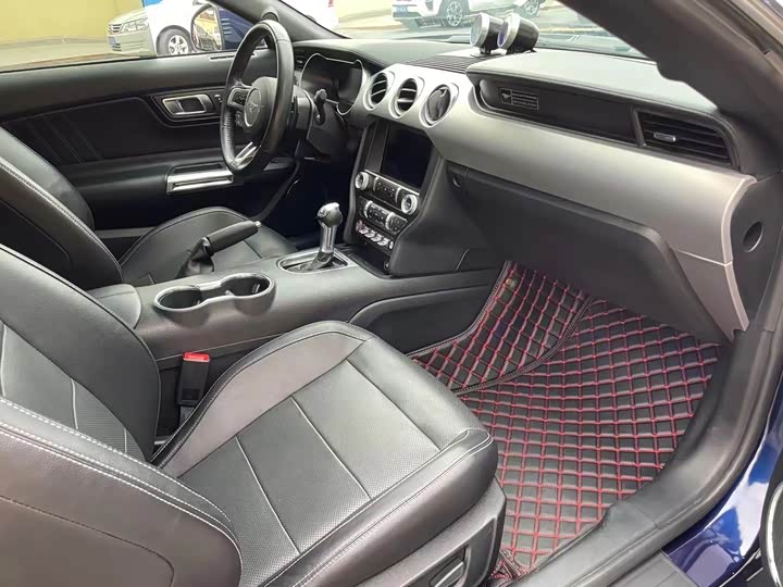 Фото 8 - Ford Mustang