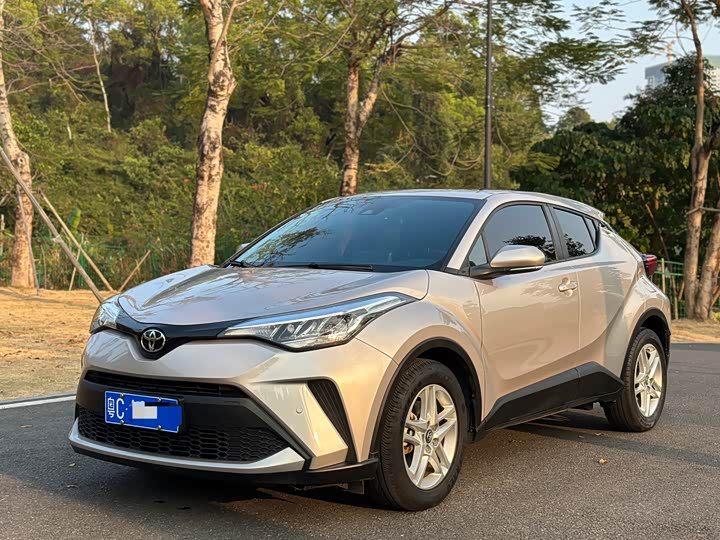 Фото 1 - Toyota C-HR