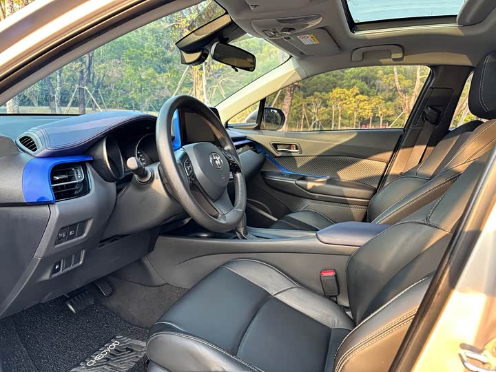 Фото 4 - Toyota C-HR