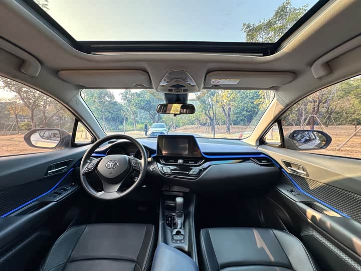 Фото 6 - Toyota C-HR