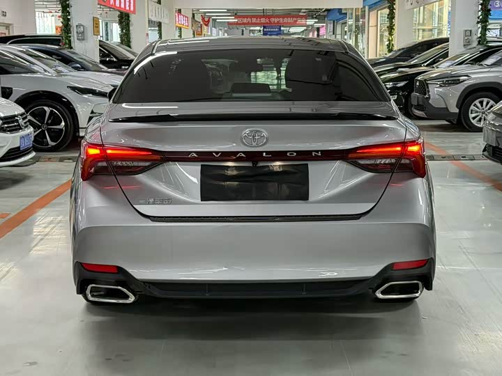 Фото 8 - Toyota Avalon