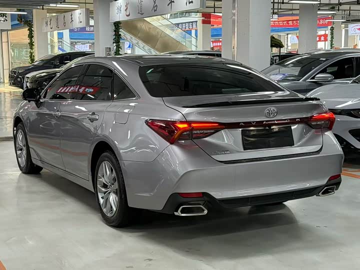 Фото 9 - Toyota Avalon