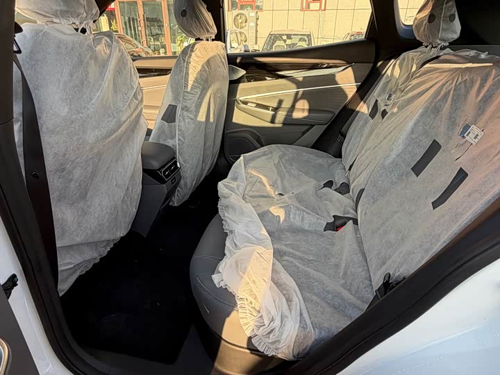 Фото 8 - Geely Atlas